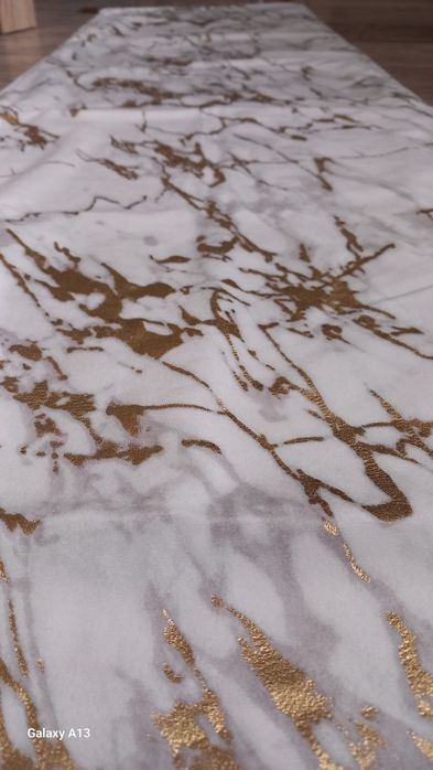 Bieżnik piękny na uroczyste okazje złoty