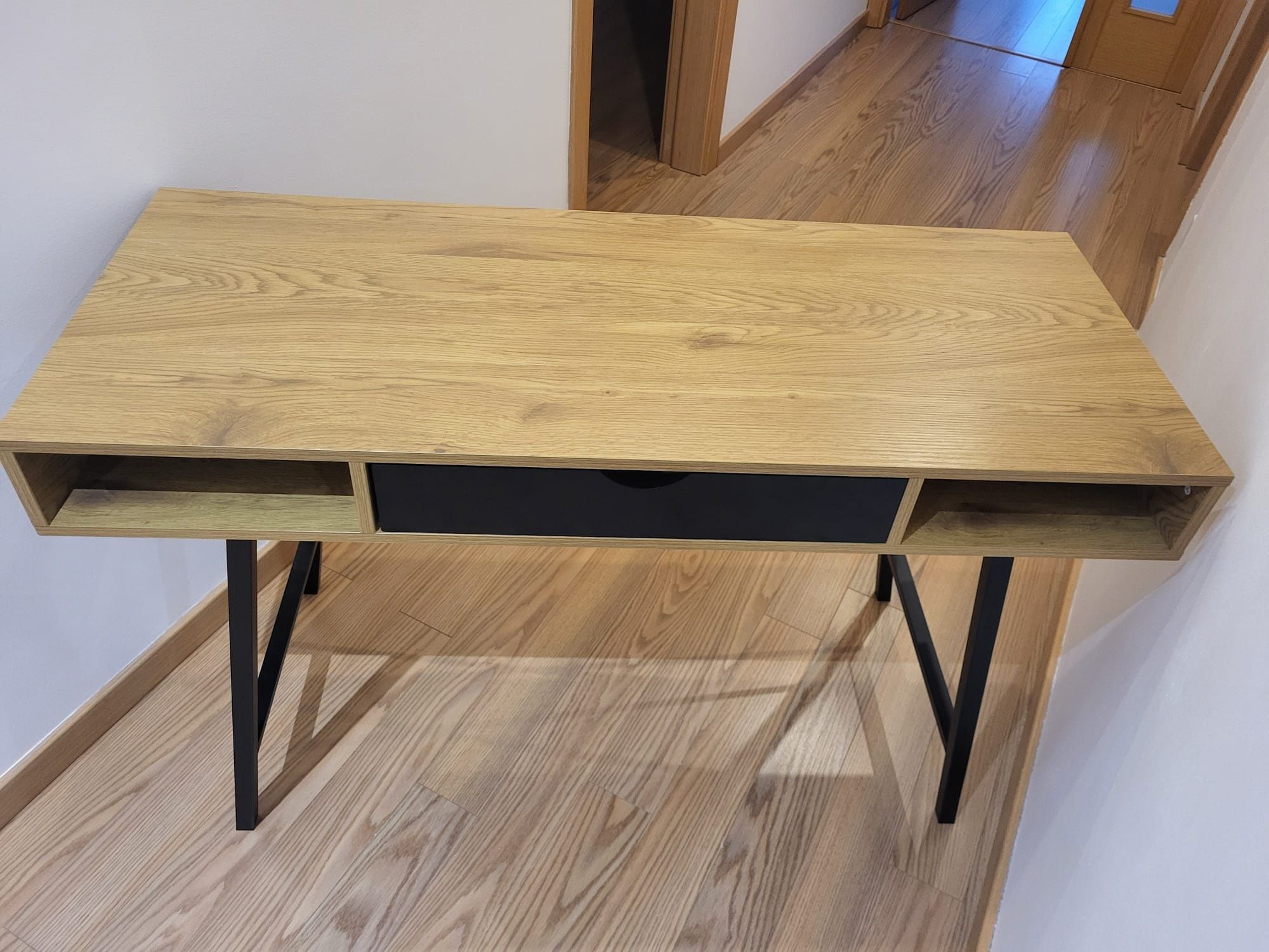 Conjunto secretária e cadeira de escritório