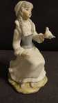 Porcelanowa antyczna sygnowana figurka