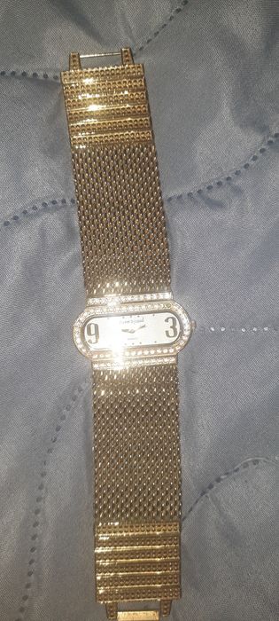 To jest złoty damski zegarek Pierre Ricaud z