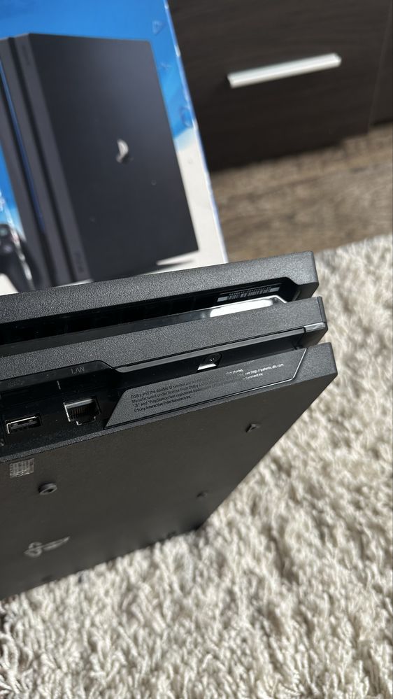 Sony Playstation 4 Pro 1 TB с дисководом + detroit