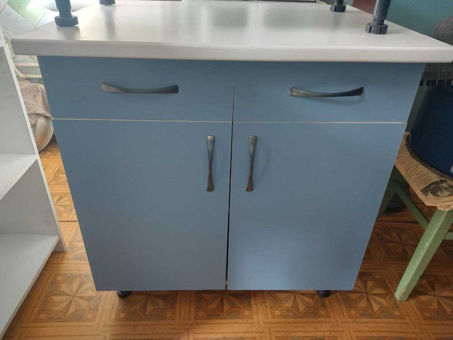 Поддержанная кухня из 4 шкафов (2 низ 2 верх) + мойка