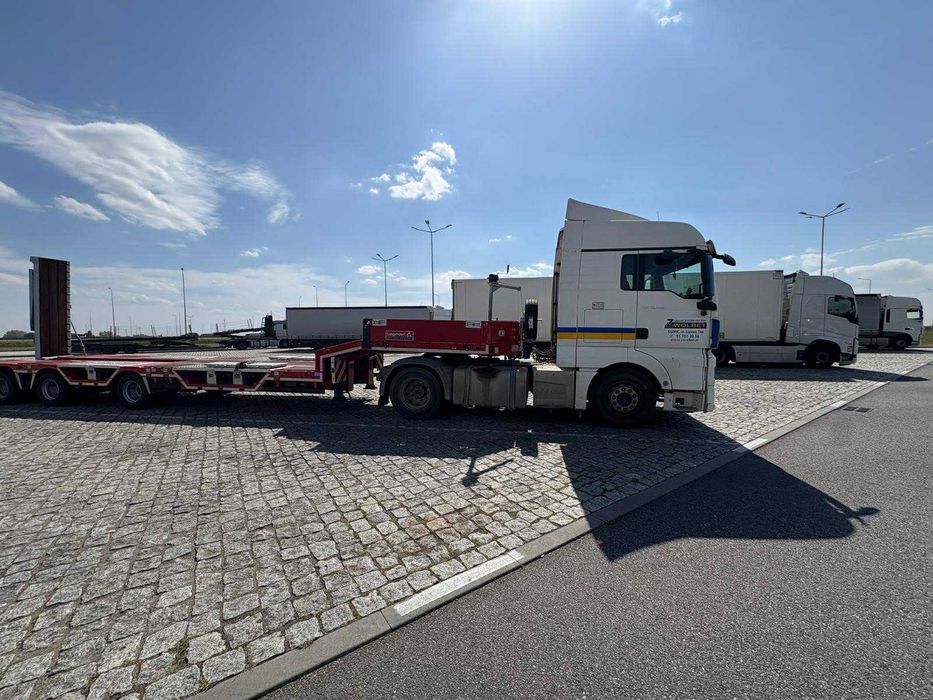 Transport naczepą niskopodwoziową ,przewóz maszyn budowlanych i rol.