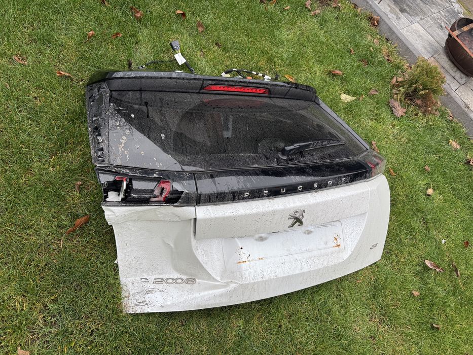 Скло замок Кришка багажника і компенти пежо 2008