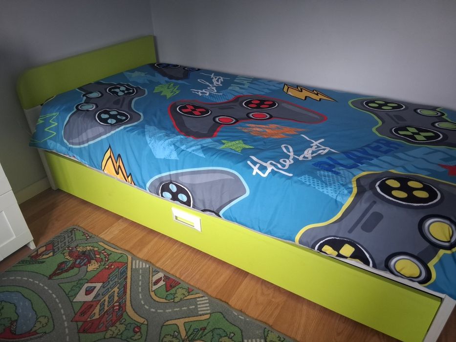Vendo cama de solteiro + colchão