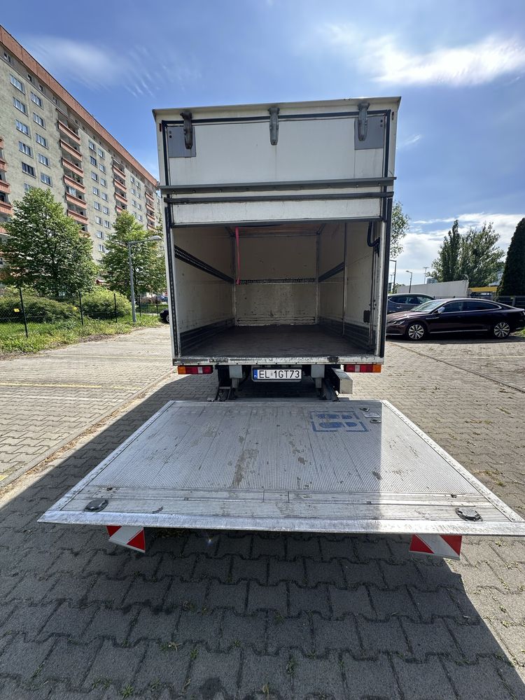Wynajem busa Ford Transit Kontener z windą