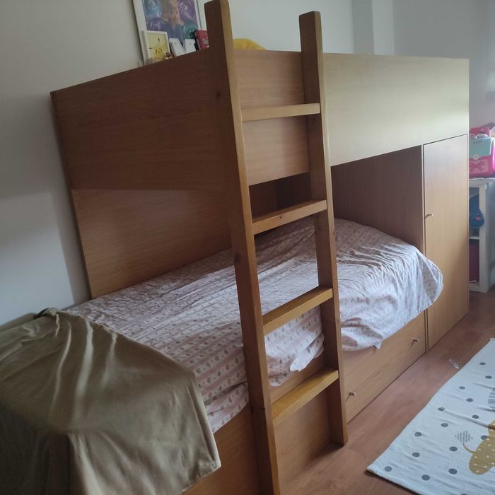 Beliche sem colchões com arrumação