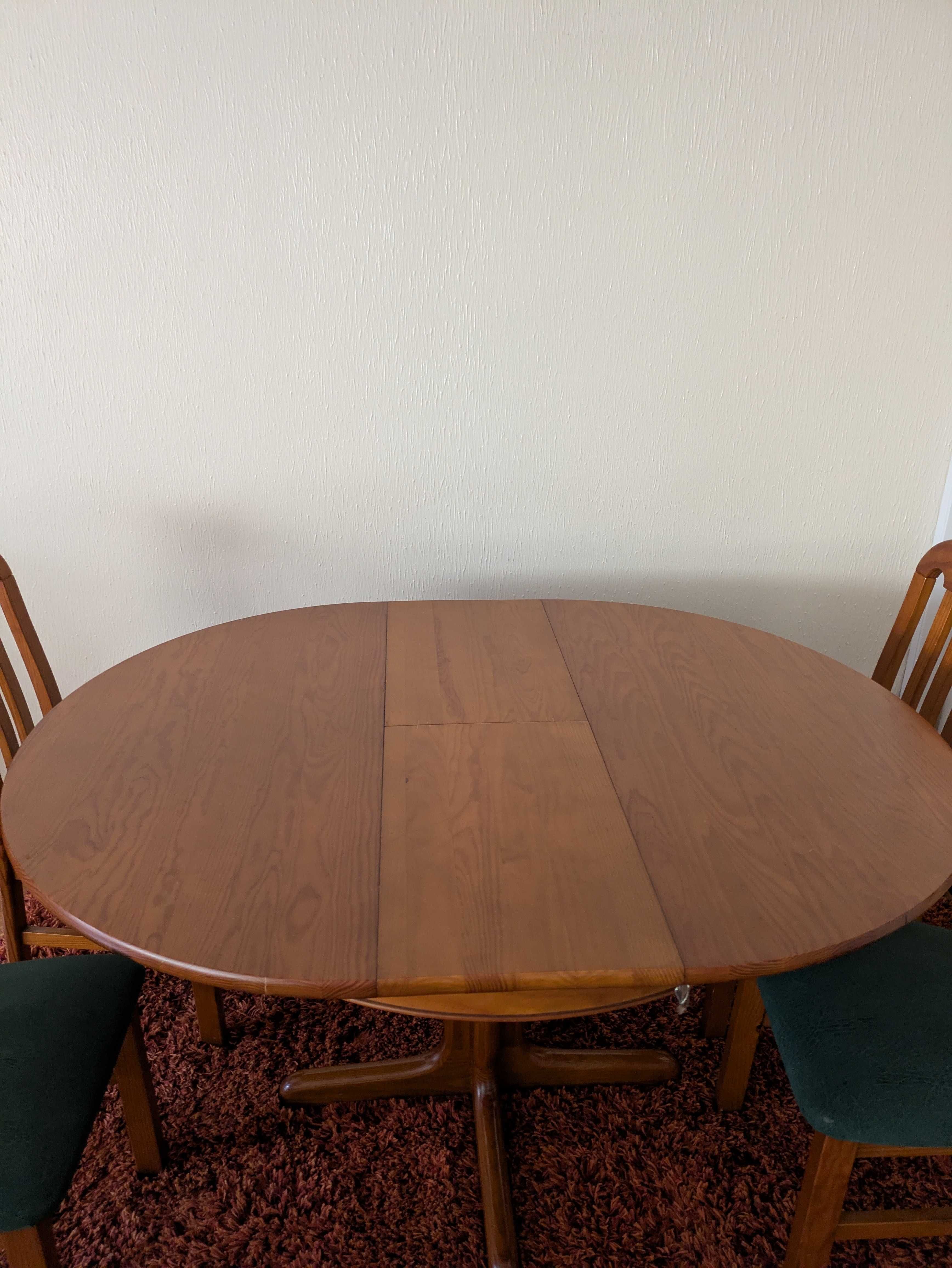 Mesa e cadeiras para sala