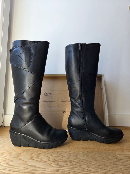 Botas pretas cano alto em pele muito confortáveis