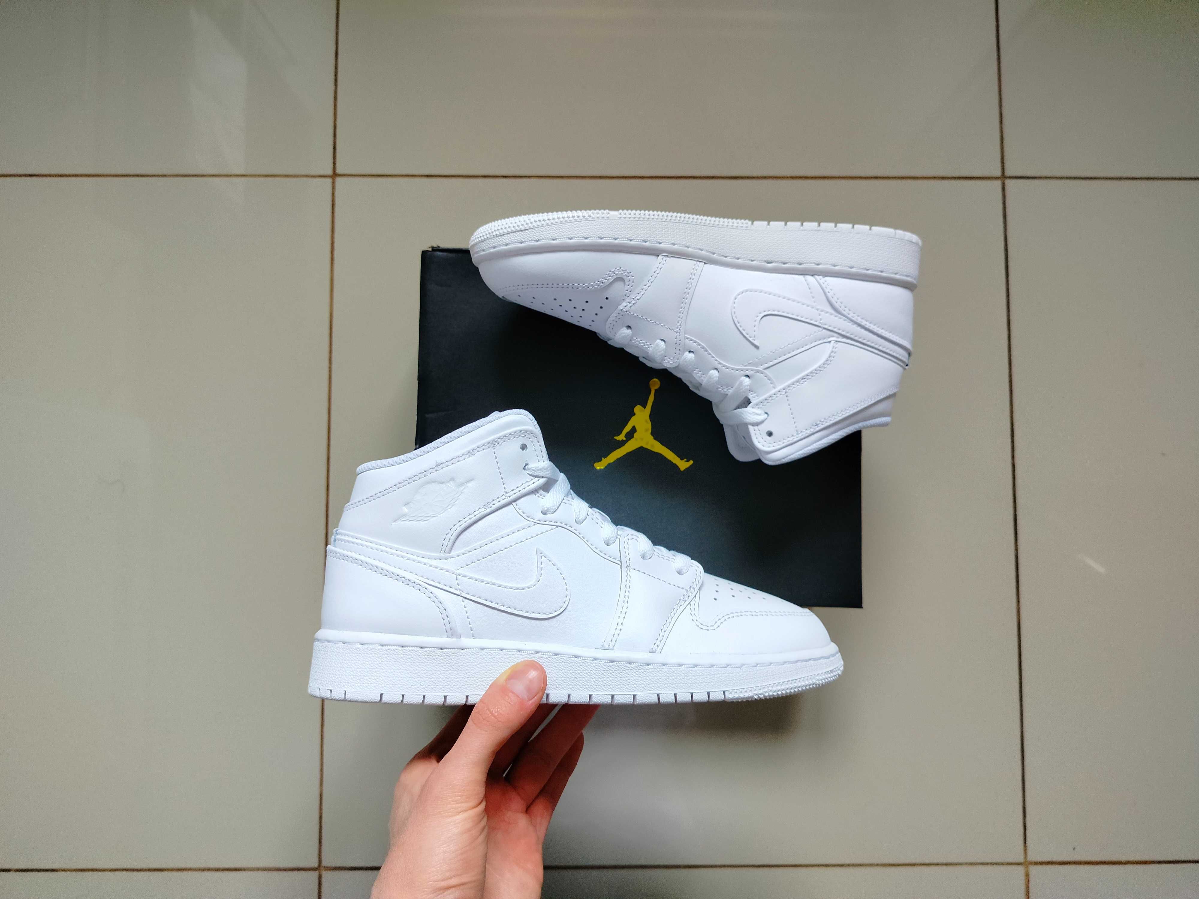 Air Jordan 1 Mid - Triple White r. 38