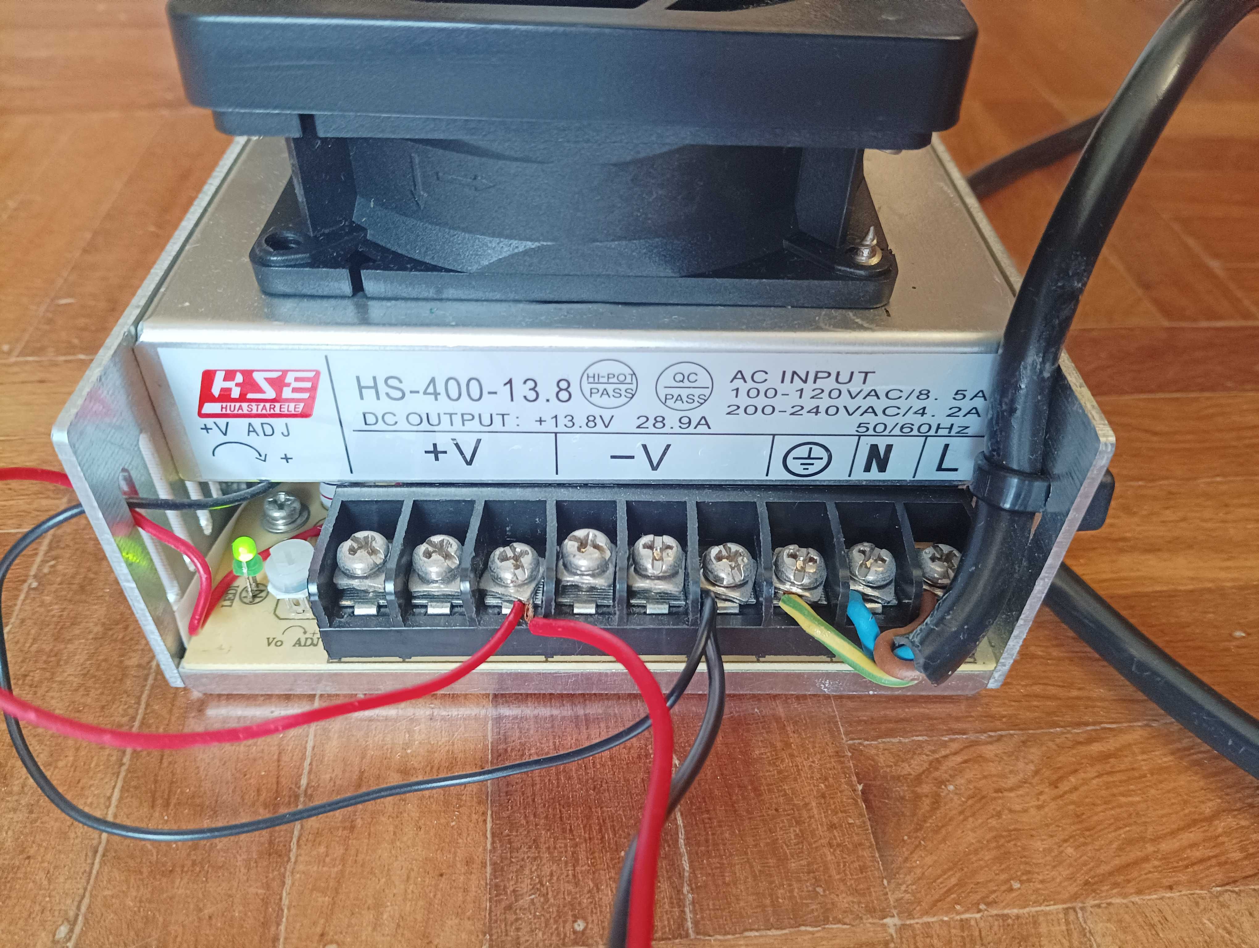 Fonte de Alimentação 13.8V DC 30A com Voltímetro e Amperímetro
