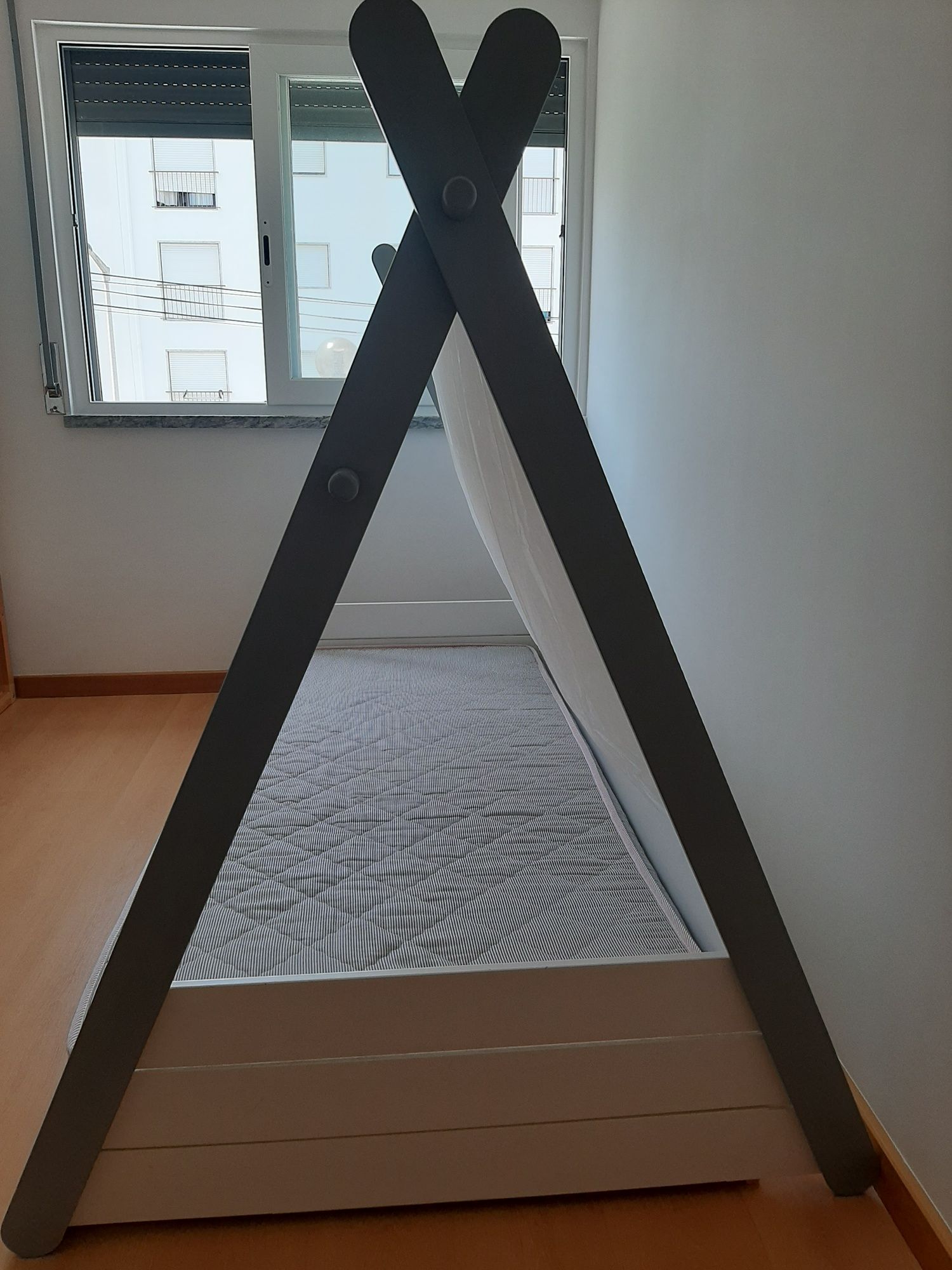 Cama criança tipo Montessori
