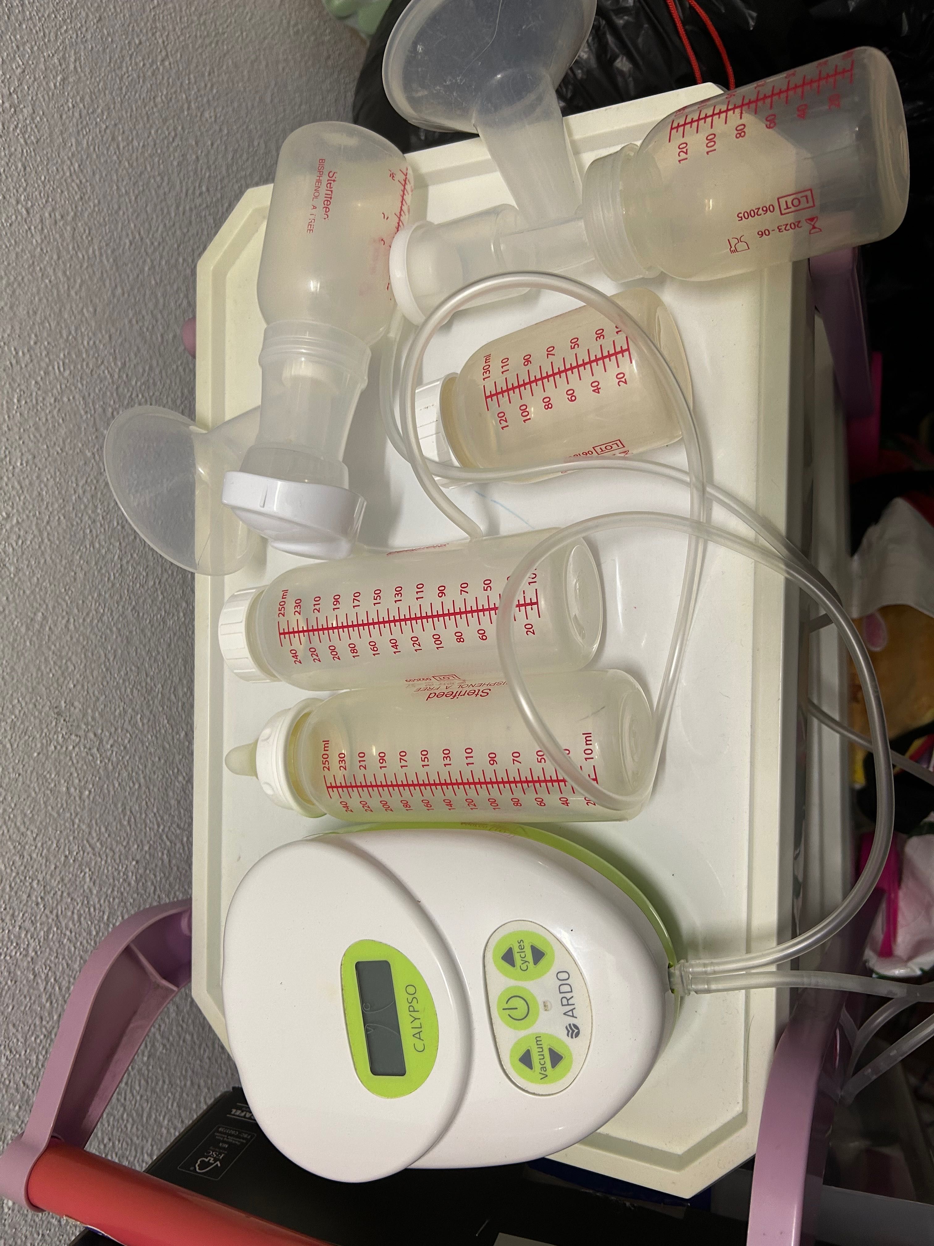 Máquina de tirar leite elétrica de extração dupla com biberons