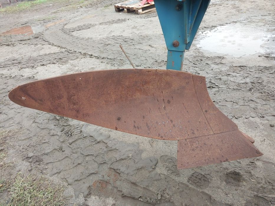 Pług obrotowy 2skibowy overum uszkodzony,niekompletny.