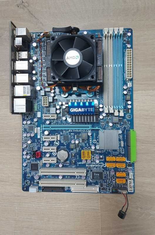 Płyta GIGABYTE GA-MA770T-UD3P + AMD Phenom II X4 Black Edition 955