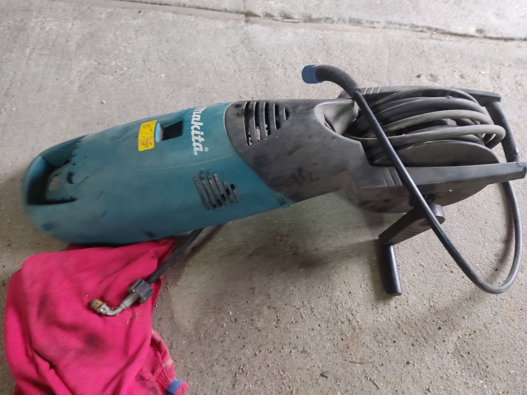 Sprzedam myjkę ciśnieniową Makita hw131 z osprzętem