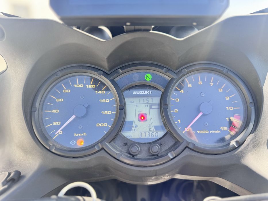 SUZUKI V-STROM DL650 nacional poucos km