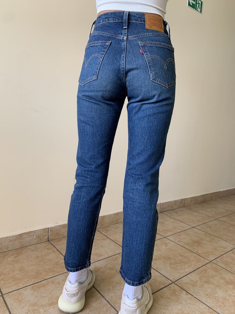 Женские джинсы Levis 501