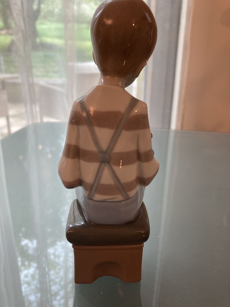 Figurka porcelanowa Lladro chłopiec