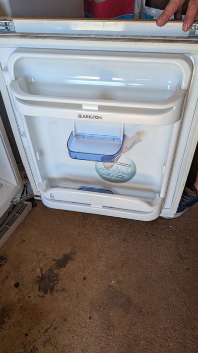 Frigorífico encastrar Ariston