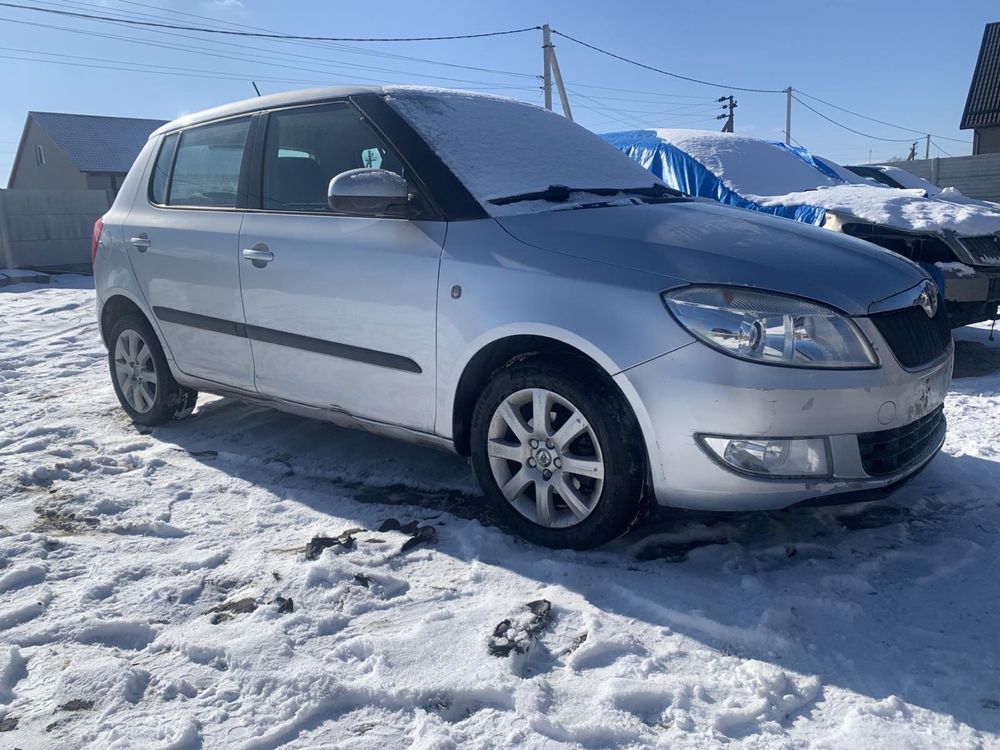 Крило праве Skoda Fabia mk-2 рестайл la7w хетч 13 рік 1.6 cay kfk 8e8e