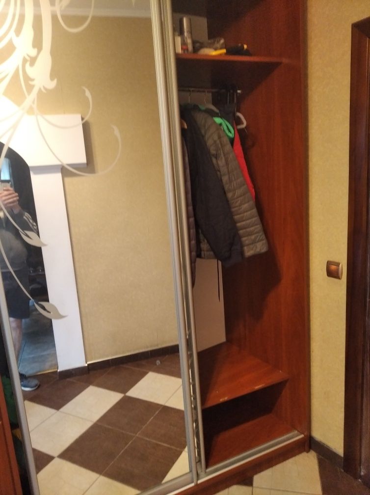 Прихожа шафа купе з тумбочками
