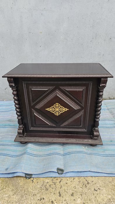 Secretaria e mesa de apoio madeira torcida