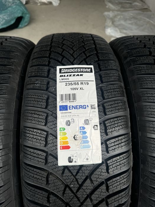 Шини нові зима 235/55 R19 105V XL Bridgestone Blizzak LM005