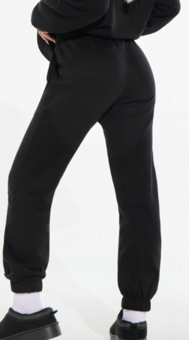 spodnie dresowe z mankietami damskie joggery czarne modne s