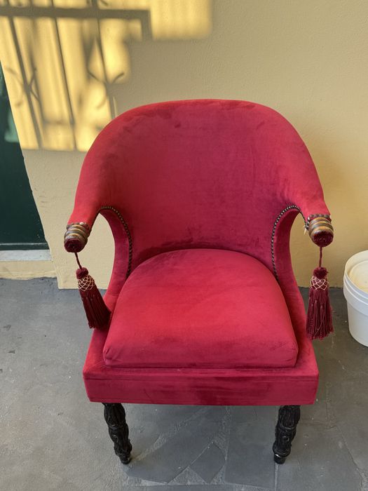 Cadeira Estilo Clássico em Veludo Vermelho