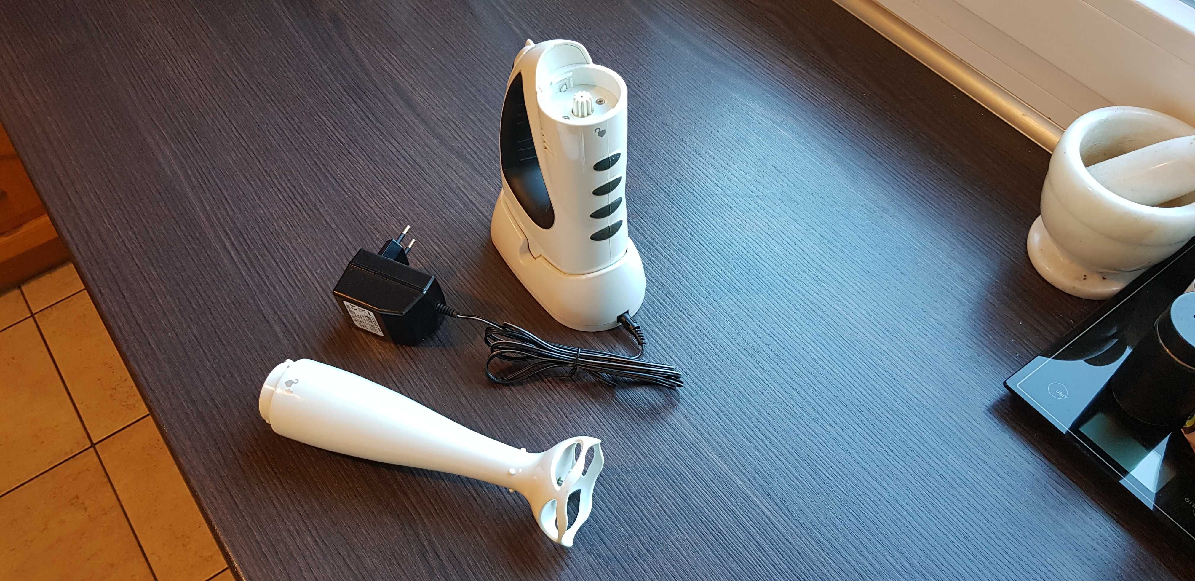 Blender bezprzewodowy z ładowarką