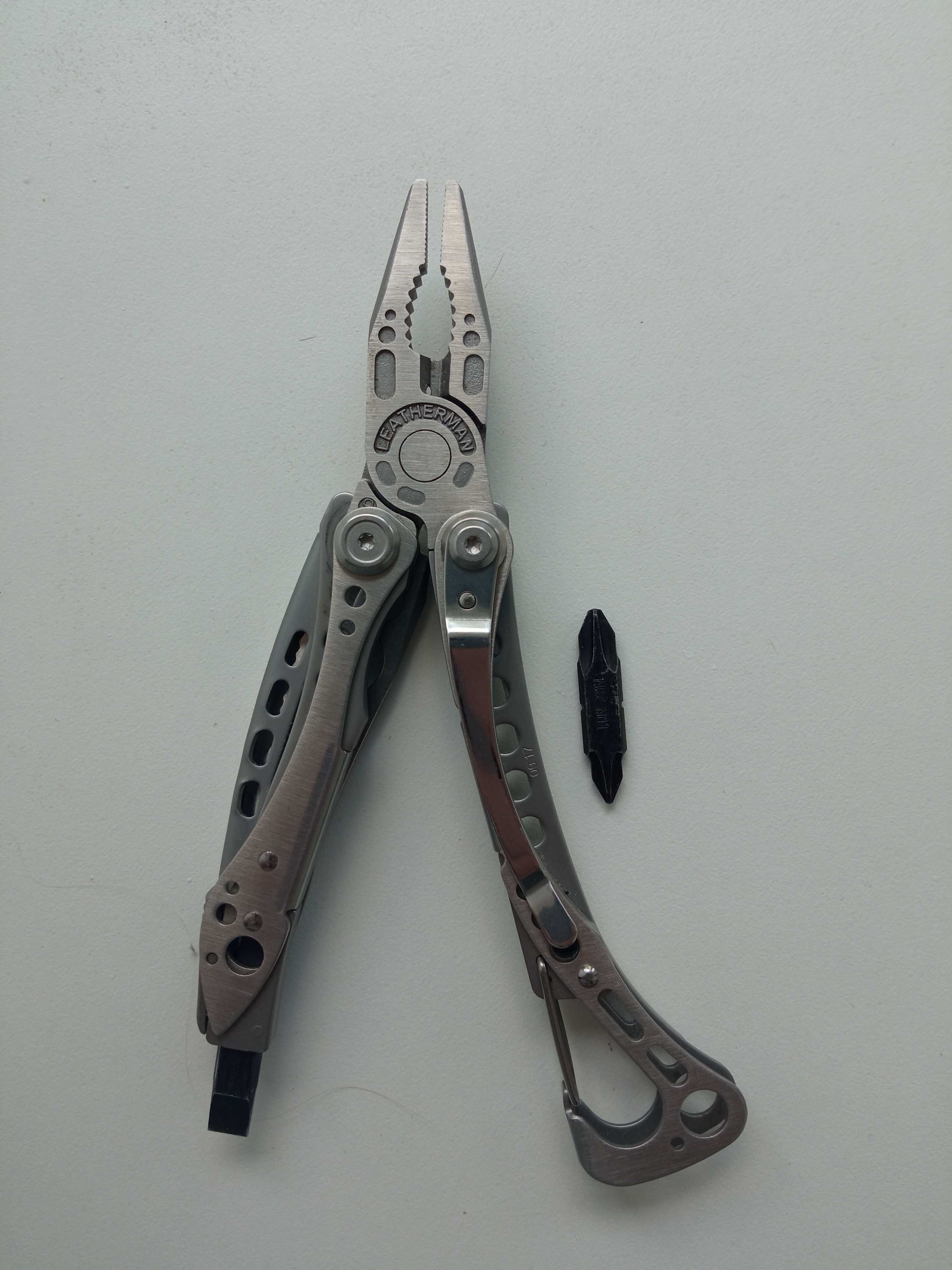 Мультитул Leatherman Skeletool