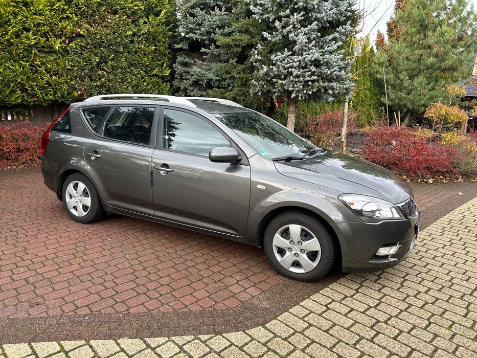 Kia Ceed świeżo sprowadzona, natychmiast zarejestrowana i ubezpieczona w Polsce