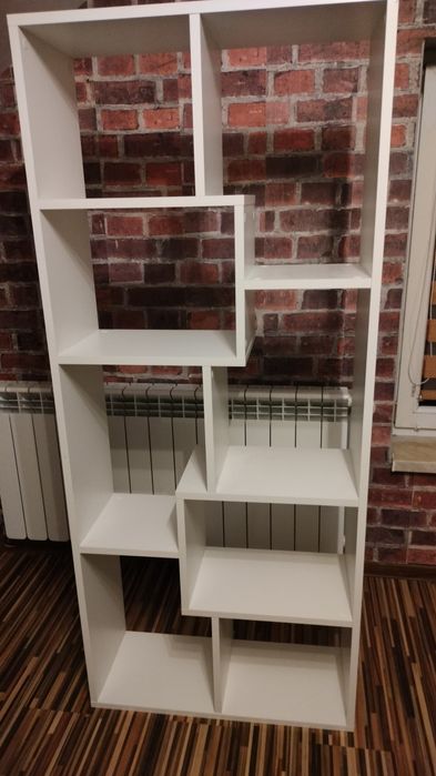 Regał otwarty z półkami