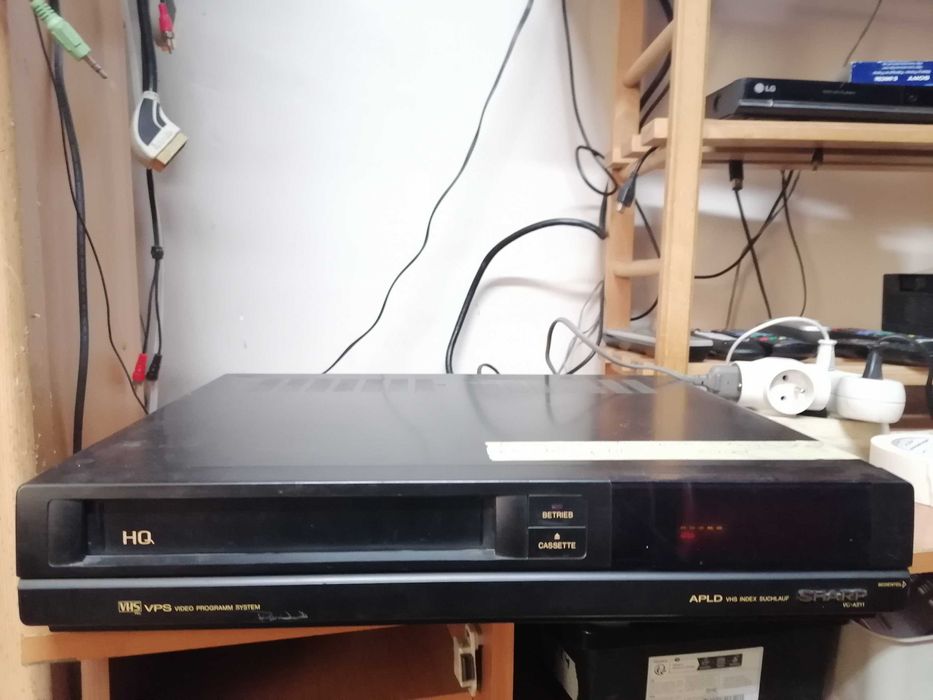 Magnetowid VHS Sharp VC-A211