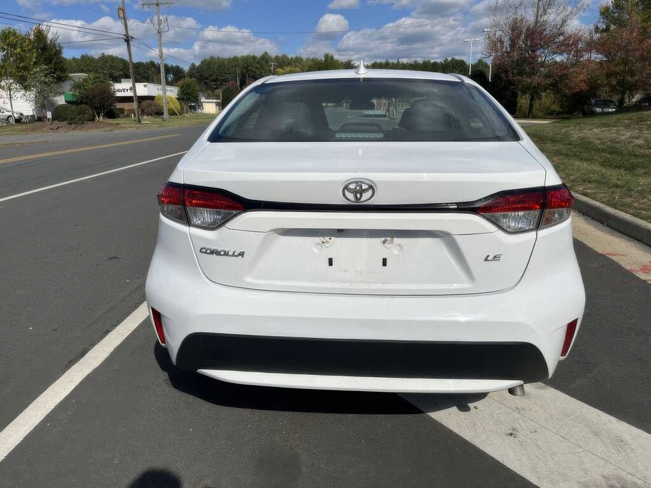 Toyota Corolla LE      2021