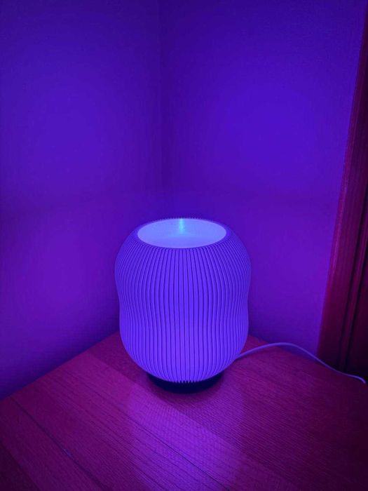 Настільна лампа з RGB підсвіткою