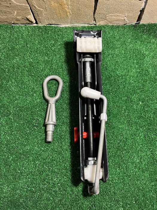 Домкрат крюк БМВ Е46 Е90 Ф30 BMW E46 E90 F30