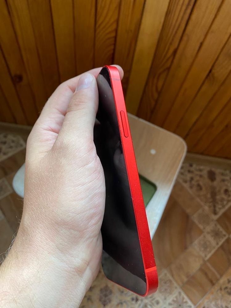 iPhone 12/64 red never lock