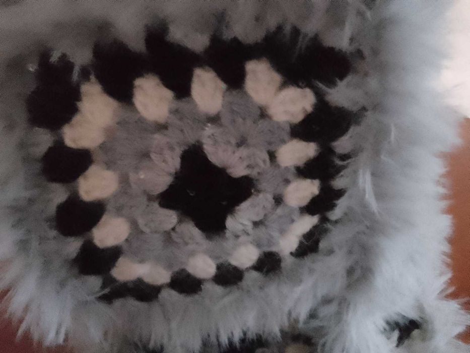 Фантазійний капор в'язаний методом "Бабцін квадра"