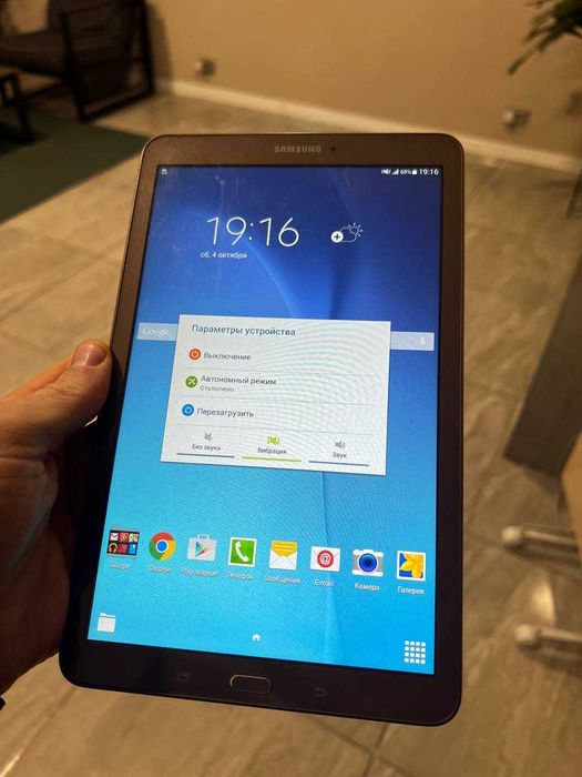 Планшет Samsung SM-T561