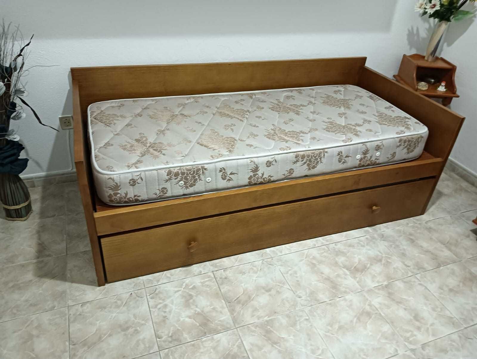 Cama dupla madeira maciça + colchoes novos