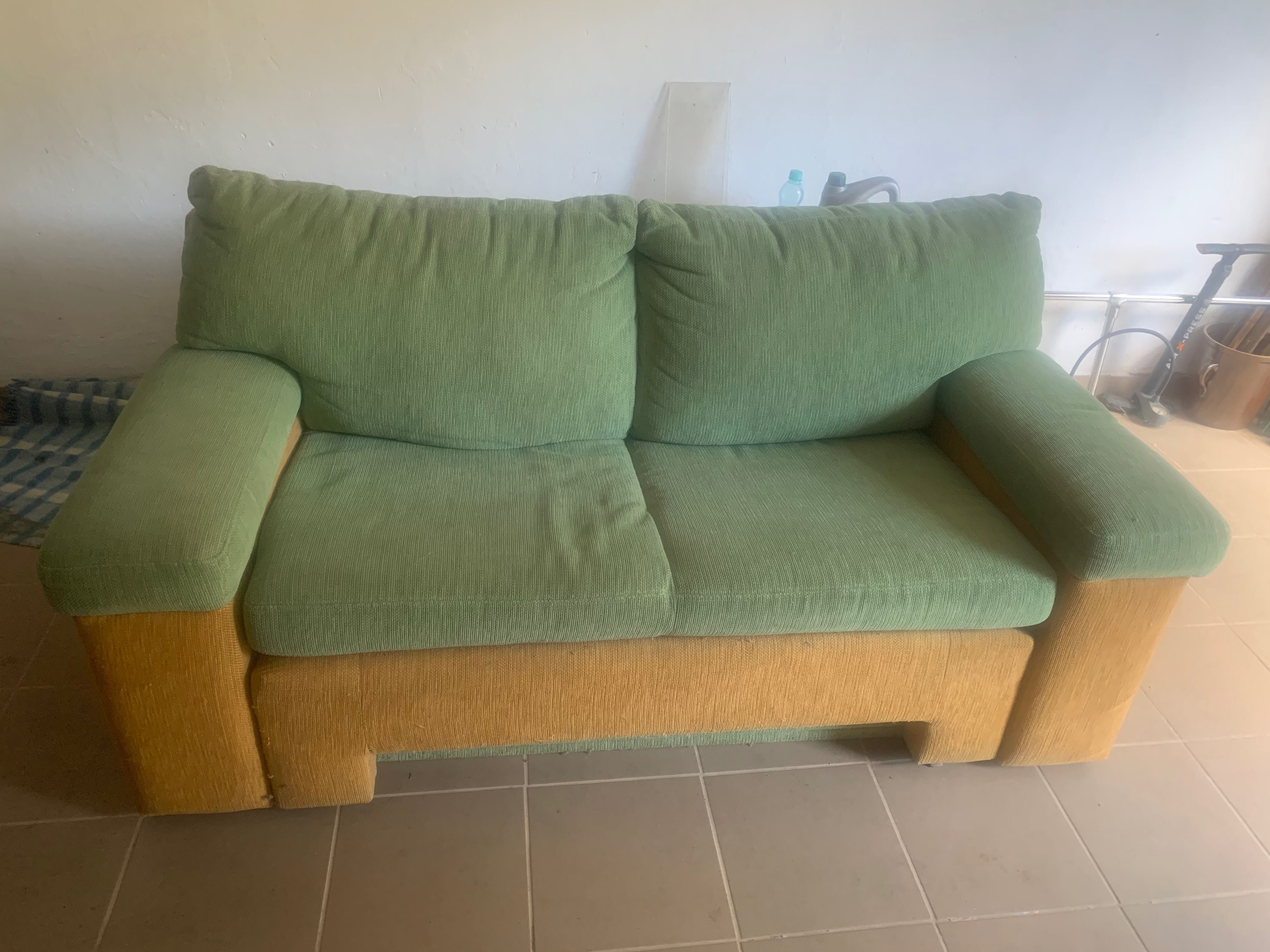Sofa 2-osobowa rozkładana z pojemnikiem za darmo