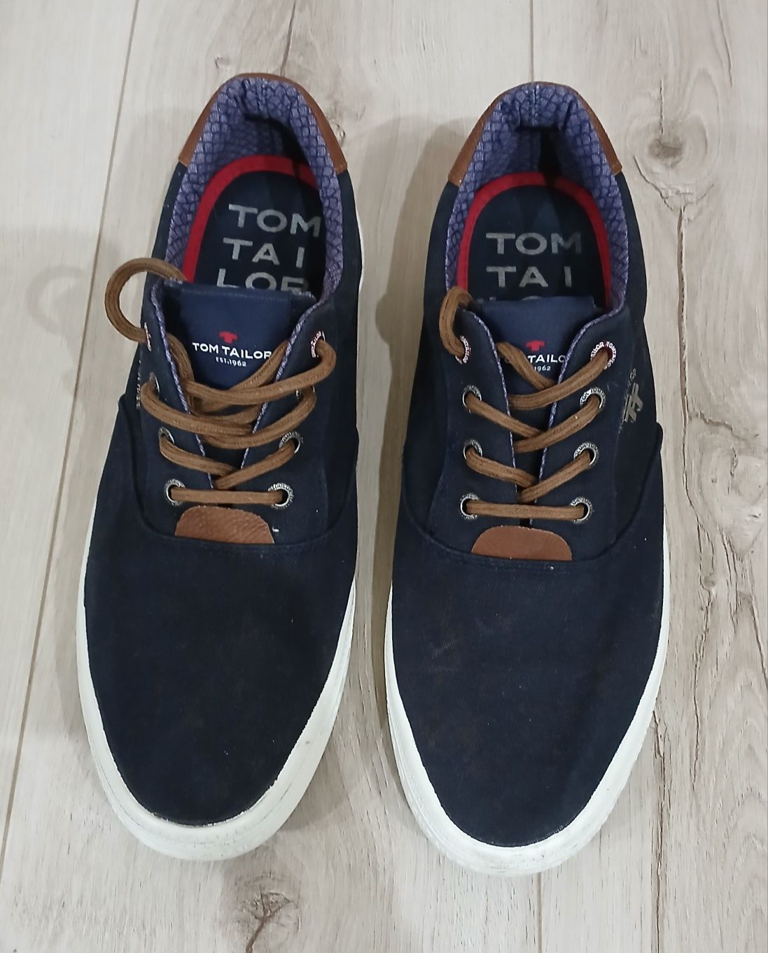 Tenisówki Tom Tailor -grsnstowe z brązowa skórą. Rozmiar wkładki 28cm