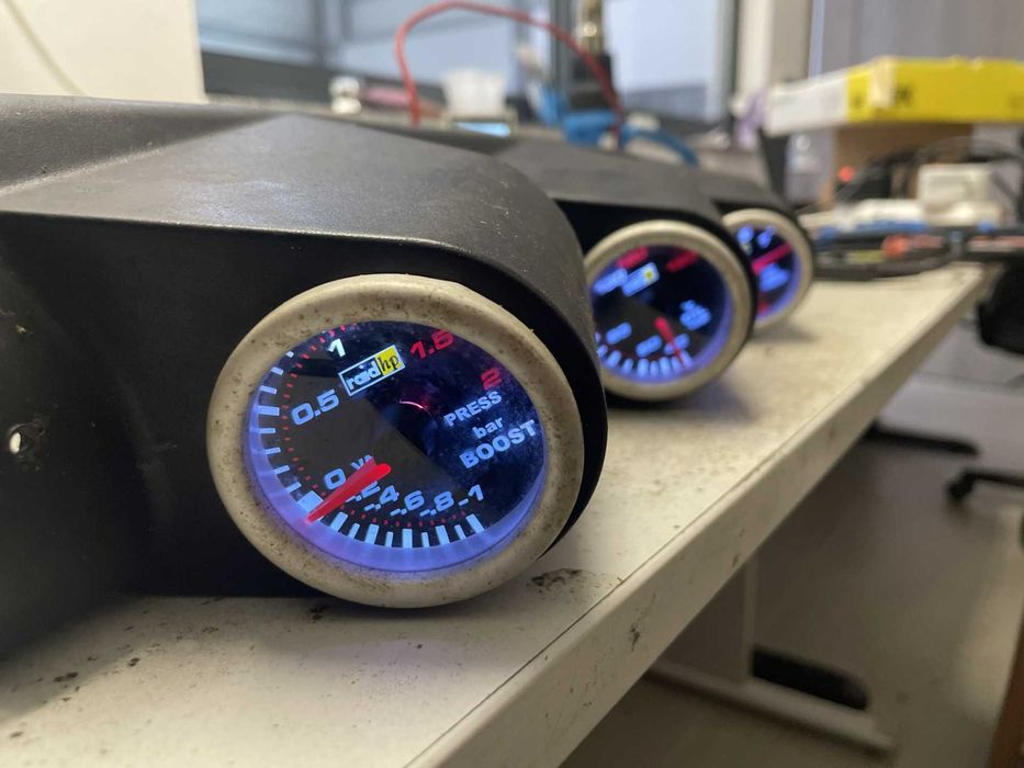 manómetros 3x (pressão turbo, temp óleo, pressão óleo c/ sensores)