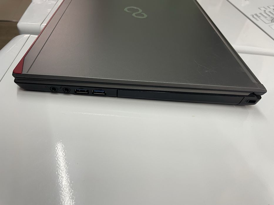 Ноутбук Fujitsu LIFEBOOK E756