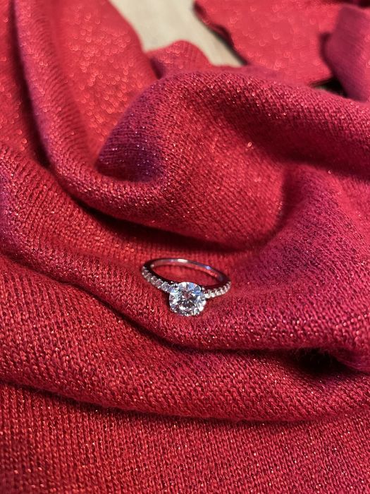 Poerscionek z diamentem(brylantem)