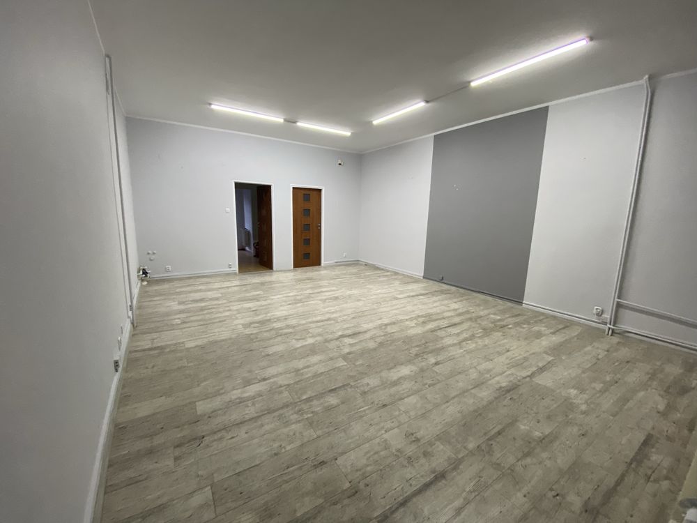 Lokal w ścisłym centrum, witryny okienne, parter