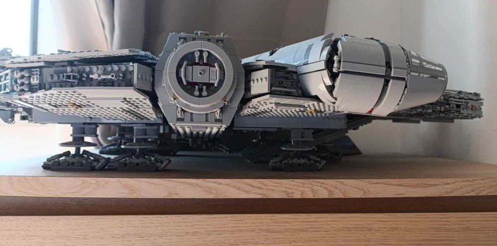 LEGO Millennium Falcon™  - 75192  (montado)