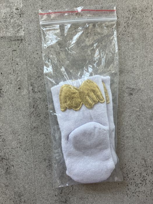 Skarpetki na chrzciny ze skrzydłami